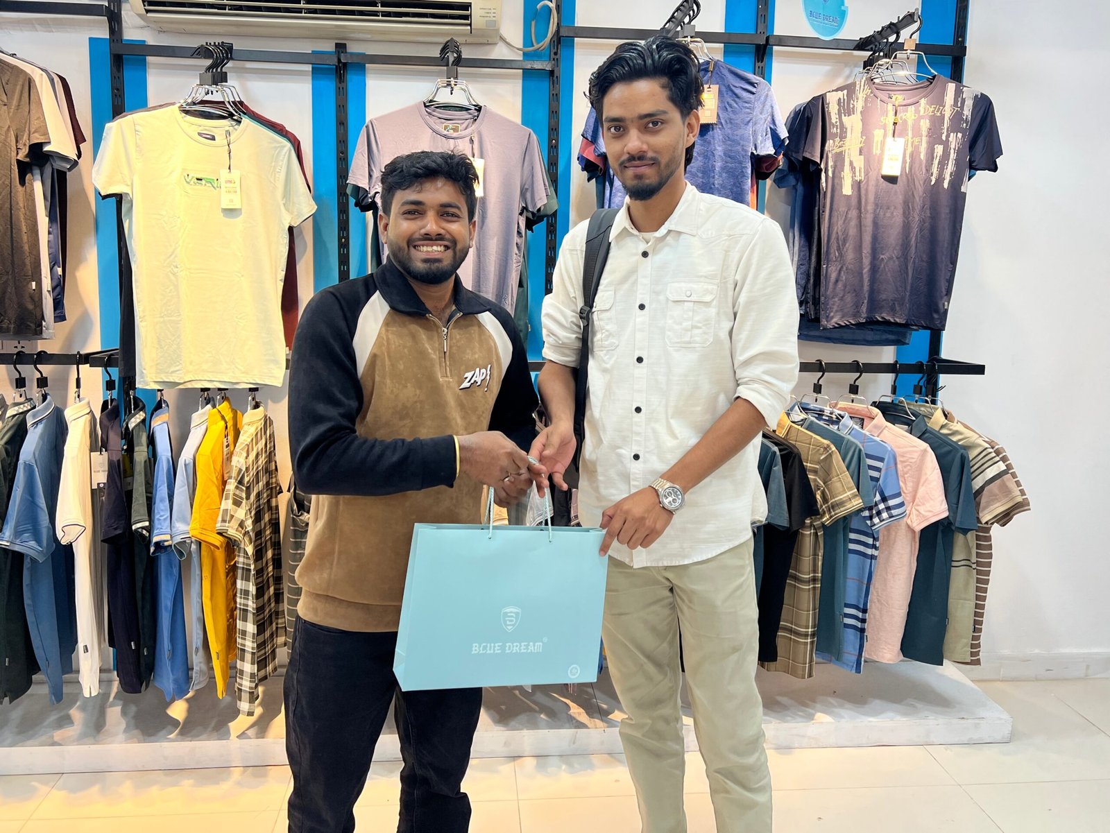 {"data":{"pictureId":"f37c527d30b74b08b67fe9de0c128a7b","appversion":"4.2.0","stickerId":"","filterId":"","infoStickerId":"","imageEffectId":"","playId":"","activityName":"","os":"android","product":"retouch","exportType":"","editType":"","alias":""},"source_type":"hypic","tiktok_developers_3p_anchor_params":"{"client_key":"awgvo7gzpeas2ho6","template_id":"","filter_id":[]}"}